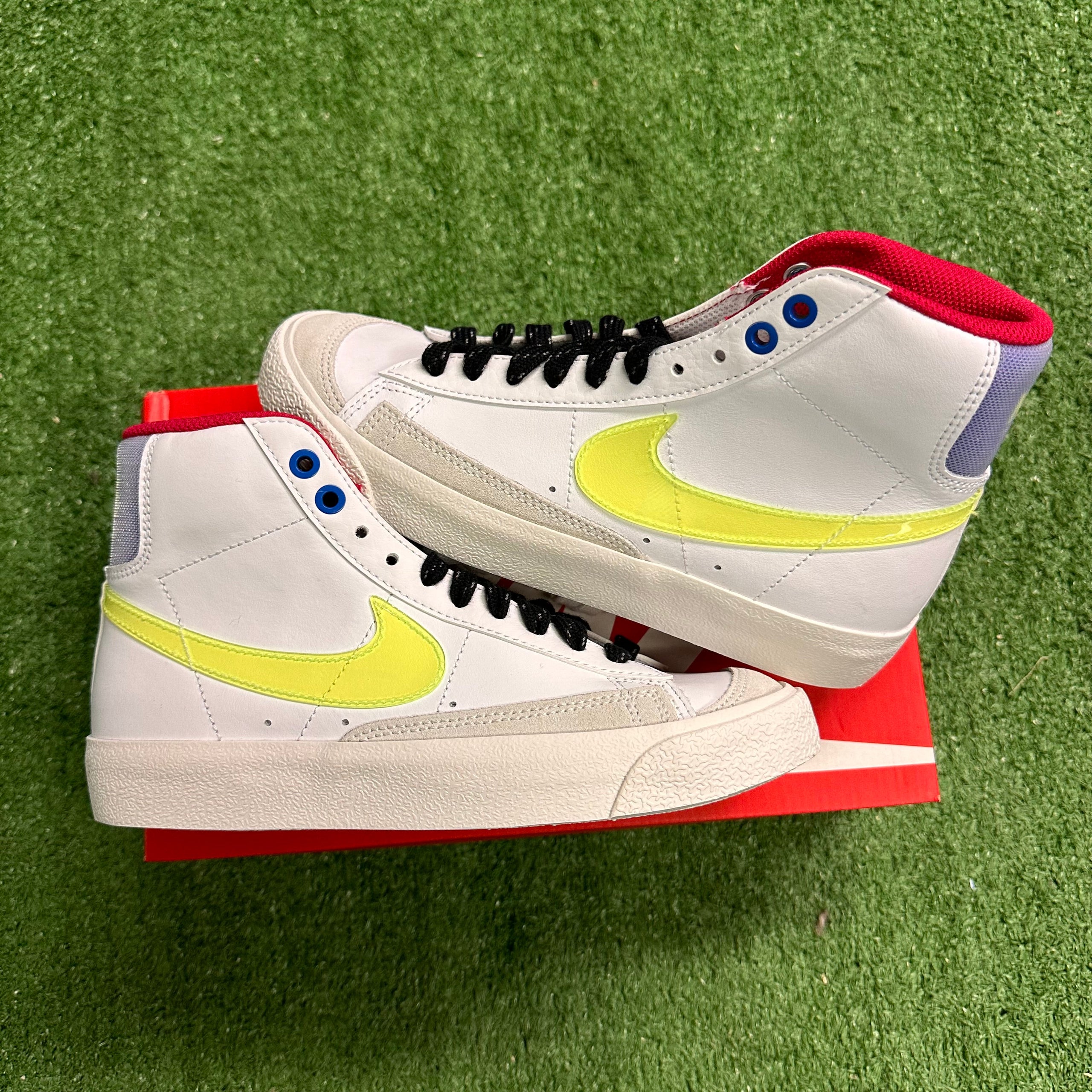 NEW NIKE BLAZER MID 77 WHITE MYSTIC HIBISCUS SIZE 4.5 Buy Wear Sell