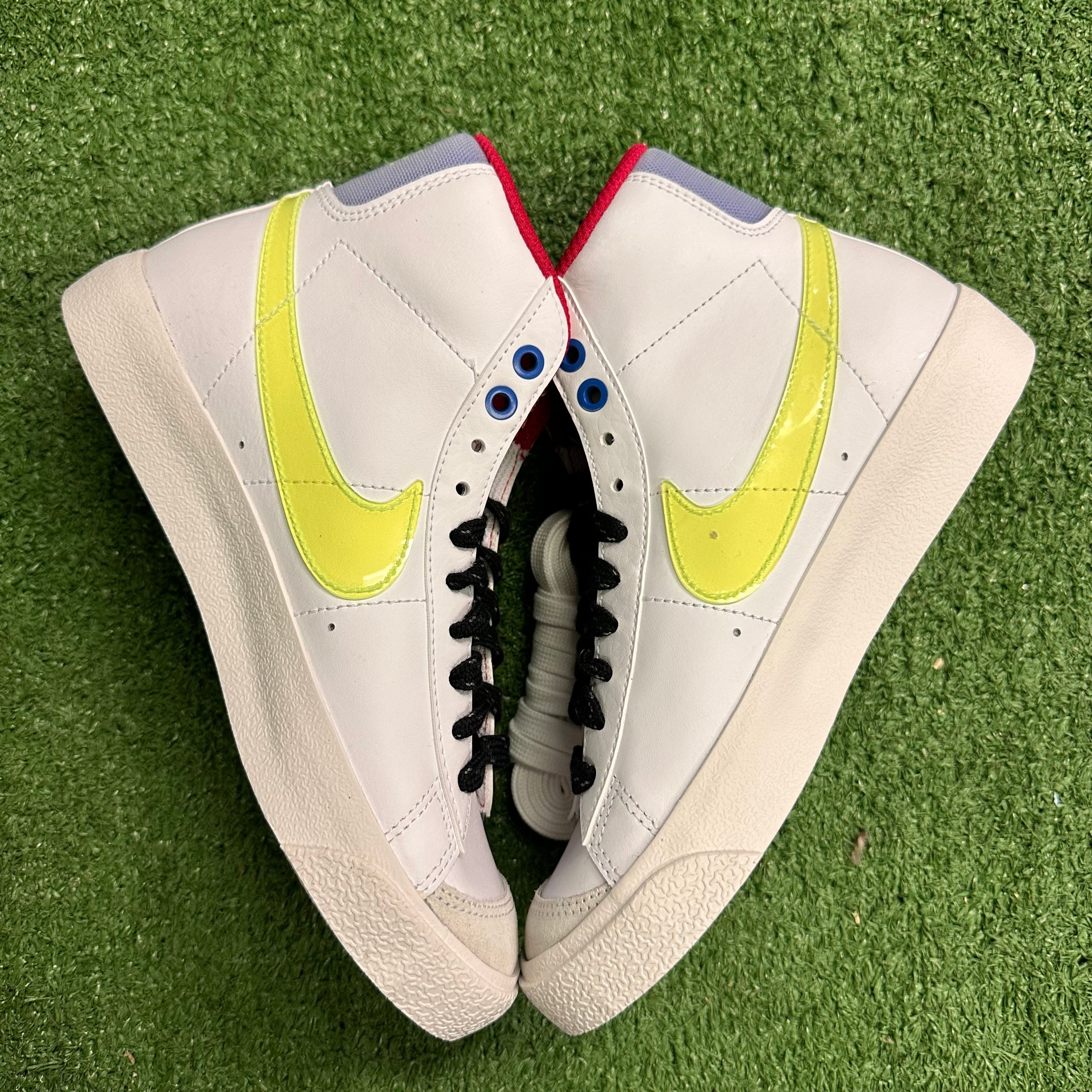 NEW NIKE BLAZER MID 77 WHITE MYSTIC HIBISCUS SIZE 4.5 Buy Wear Sell